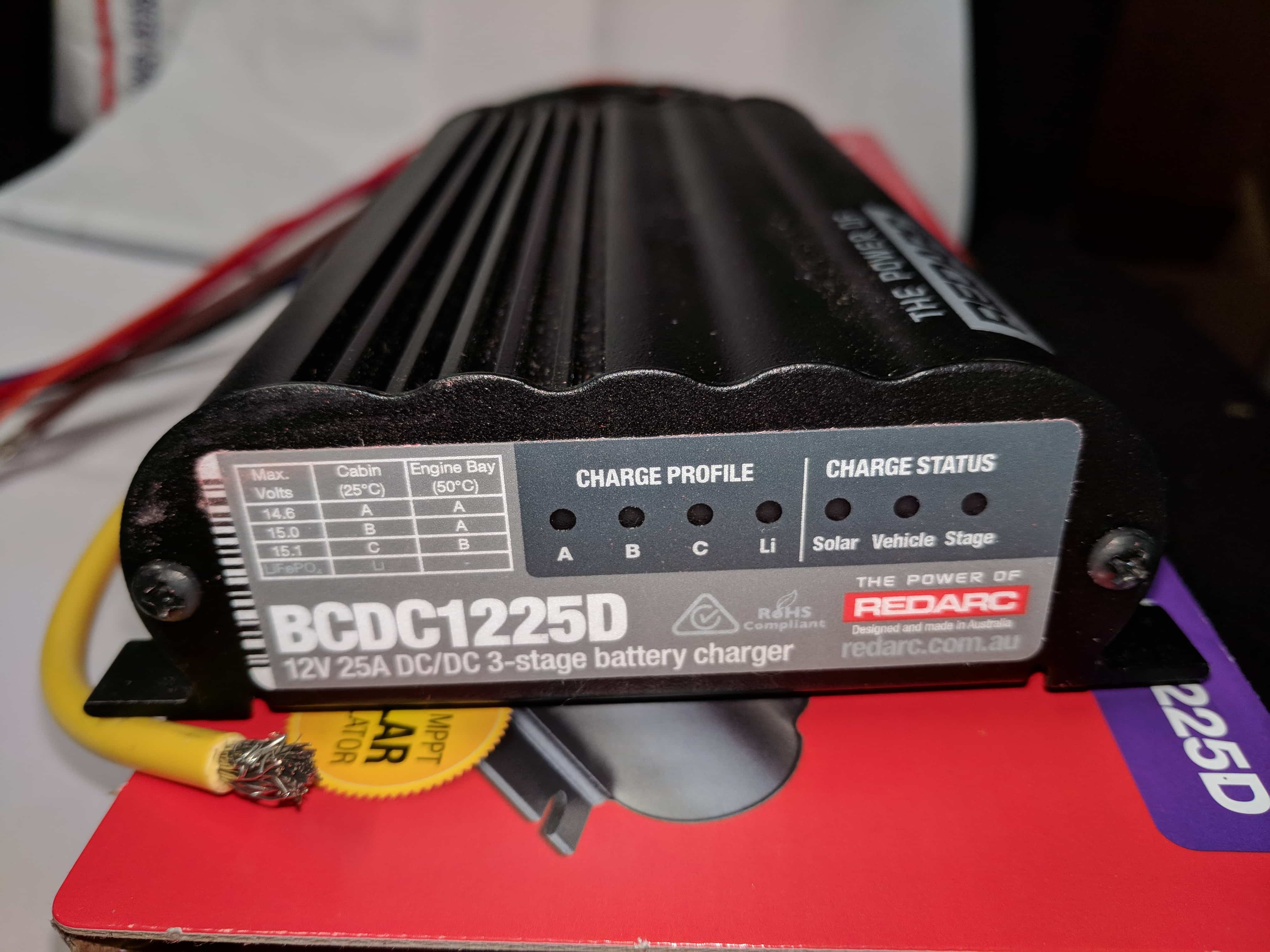 Redarc DUAL INPUT 25A IN-VEHICLE DC BATTERY CHARGER